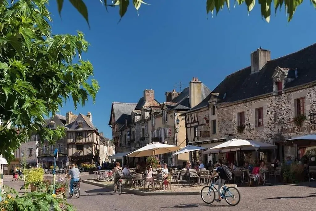 Grande maison de ville entre terre et mer Malestroit 0*,  France
